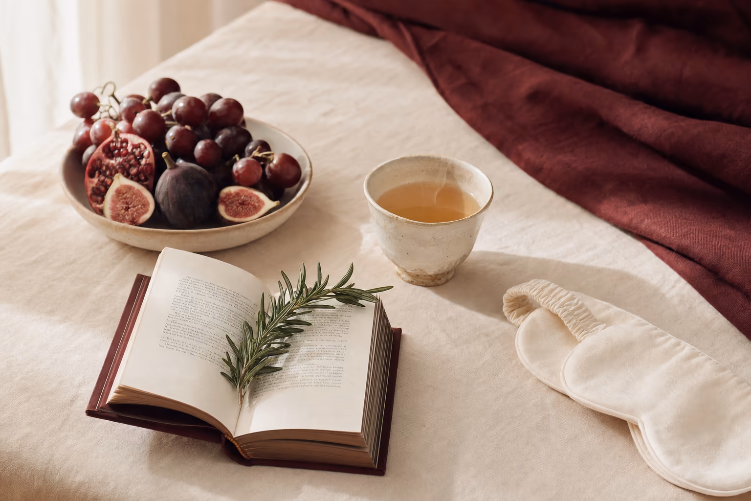 晨間儀式靜物（茶、書、植物、光）
